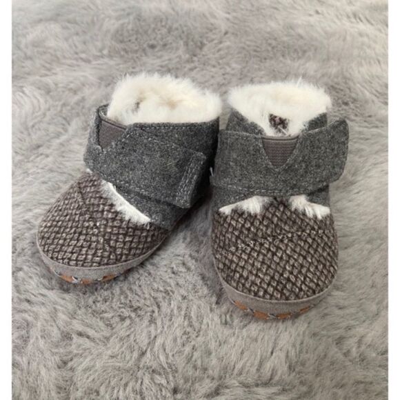 Toms grey faux fur lined moccasin booties - Picture 2 of 5